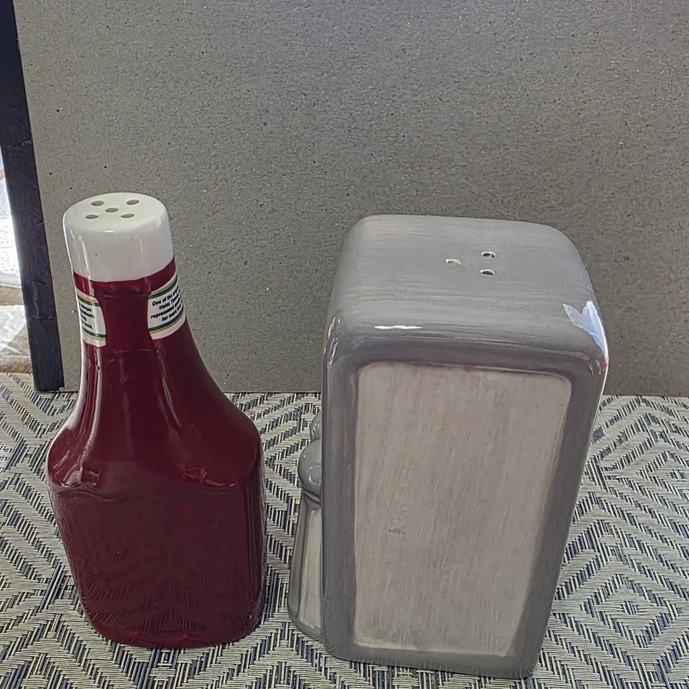 Heinz Ketchup And Napkin Salt Pepper Shaker Set #137